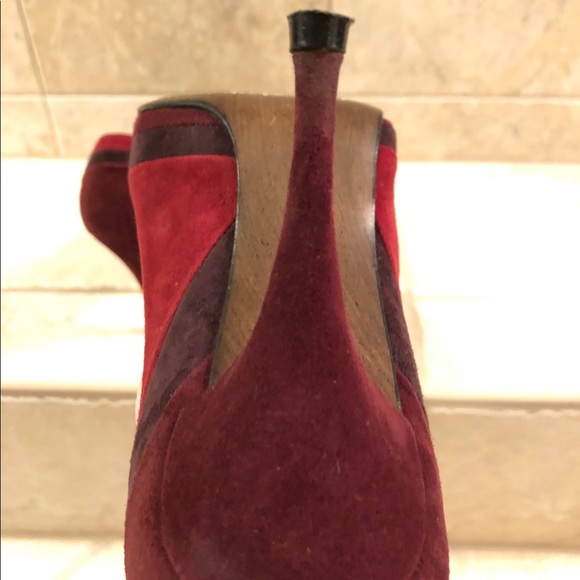 STUART WEITZMAN “StitchUp” Scarlet suede pumps - Picture 5 of 7